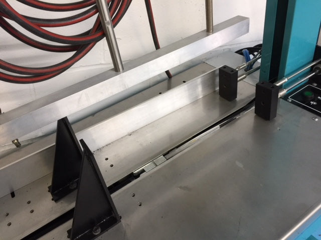 Automatic Ram Bundler top and end press